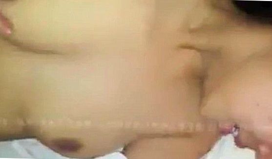 мужик ласкает пизду от наслаждение кричаеют, порно видео
