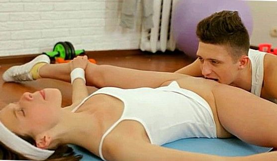 Парень давно хотел трахнуть свою подружку, но она каждый раз отказывала, порно видео