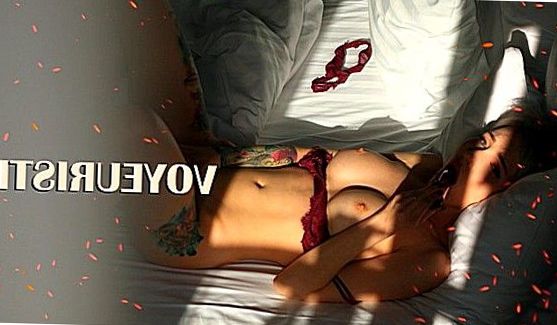 Мужик пригласил своего друга и трахнул его жену, порно видео