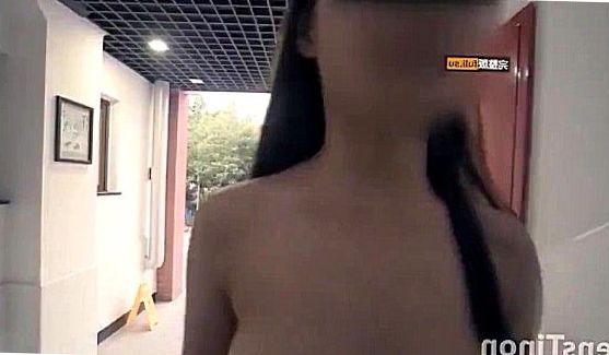 Она любит, когда в неё входят со спины и трахают со скоростью кролика, порно видео